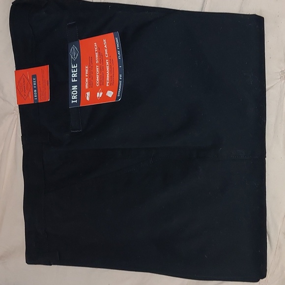 St Johns Bay Men's Black Khakis 36x34 Iron Free NWT - Picture 4 of 11
